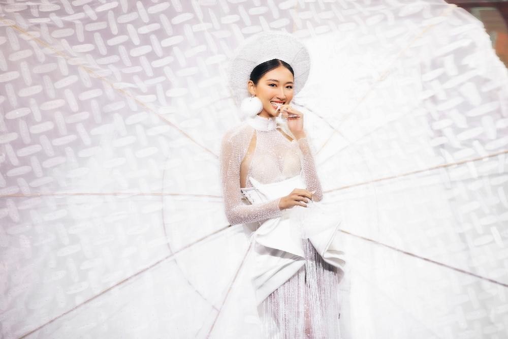 Thiết kế nào được chọn làm Trang phục Dân tộc cho tân Hoa hậu Hoàn vũ Việt Nam? ảnh 6