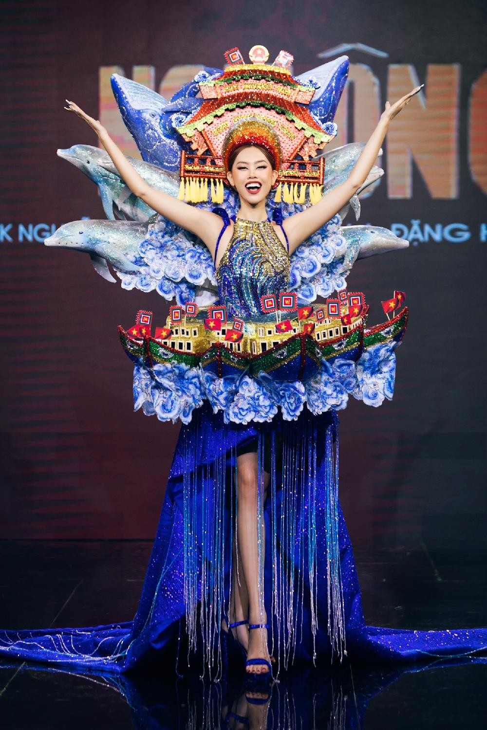 Thiết kế nào được chọn làm Trang phục Dân tộc cho tân Hoa hậu Hoàn vũ Việt Nam? ảnh 2