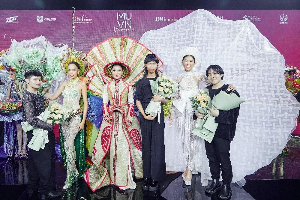 Thiết kế nào được chọn làm Trang phục Dân tộc cho tân Hoa hậu Hoàn vũ Việt Nam? ảnh 4