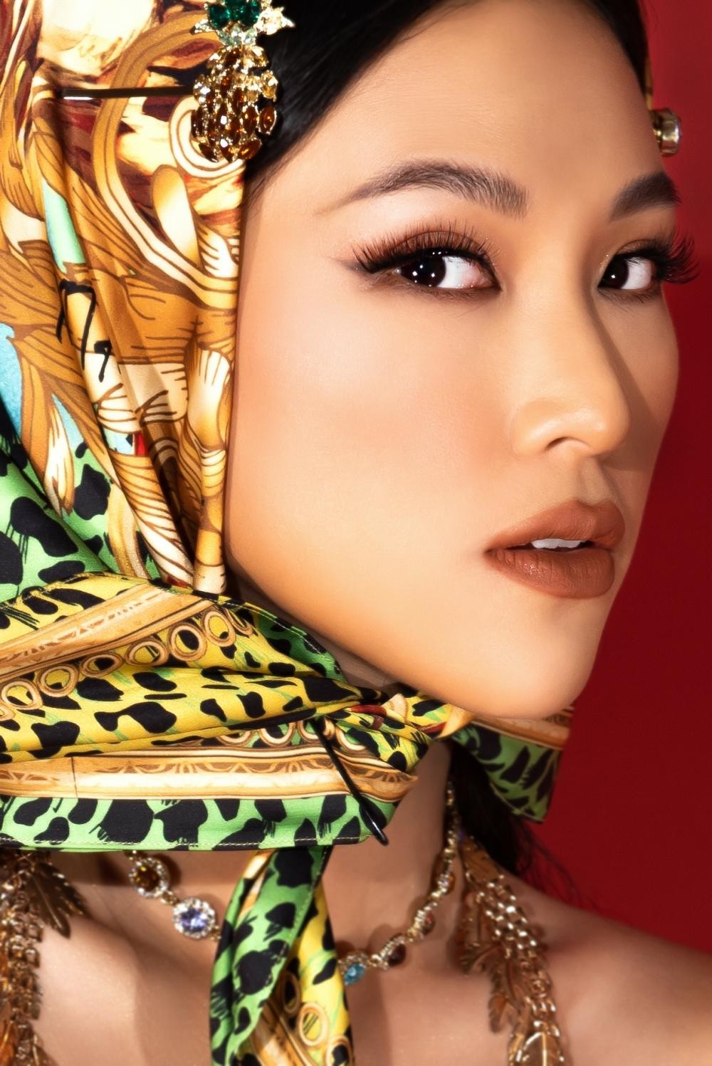Á hậu Hoàng Oanh khiến khán giả trầm trồ với phong cách lạ lẫm trong bộ ảnh mới - Ảnh 5.