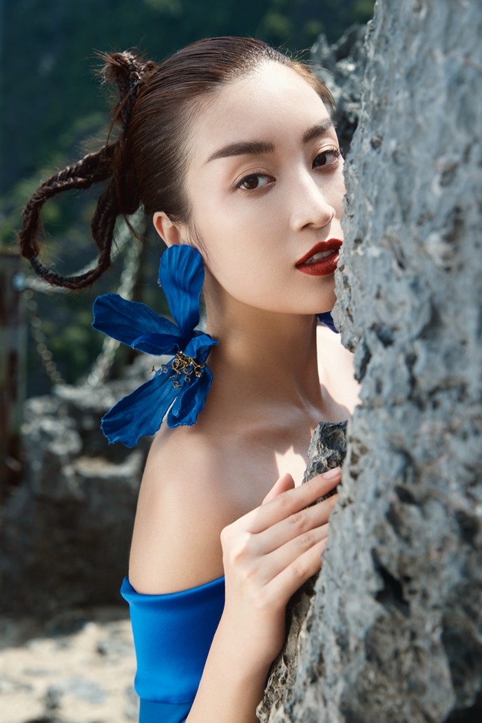 Hoa hậu Đỗ Mỹ Linh leo 500 bậc thang của Hang Múa để có bộ ảnh thời trang đẹp đắm say ảnh 6