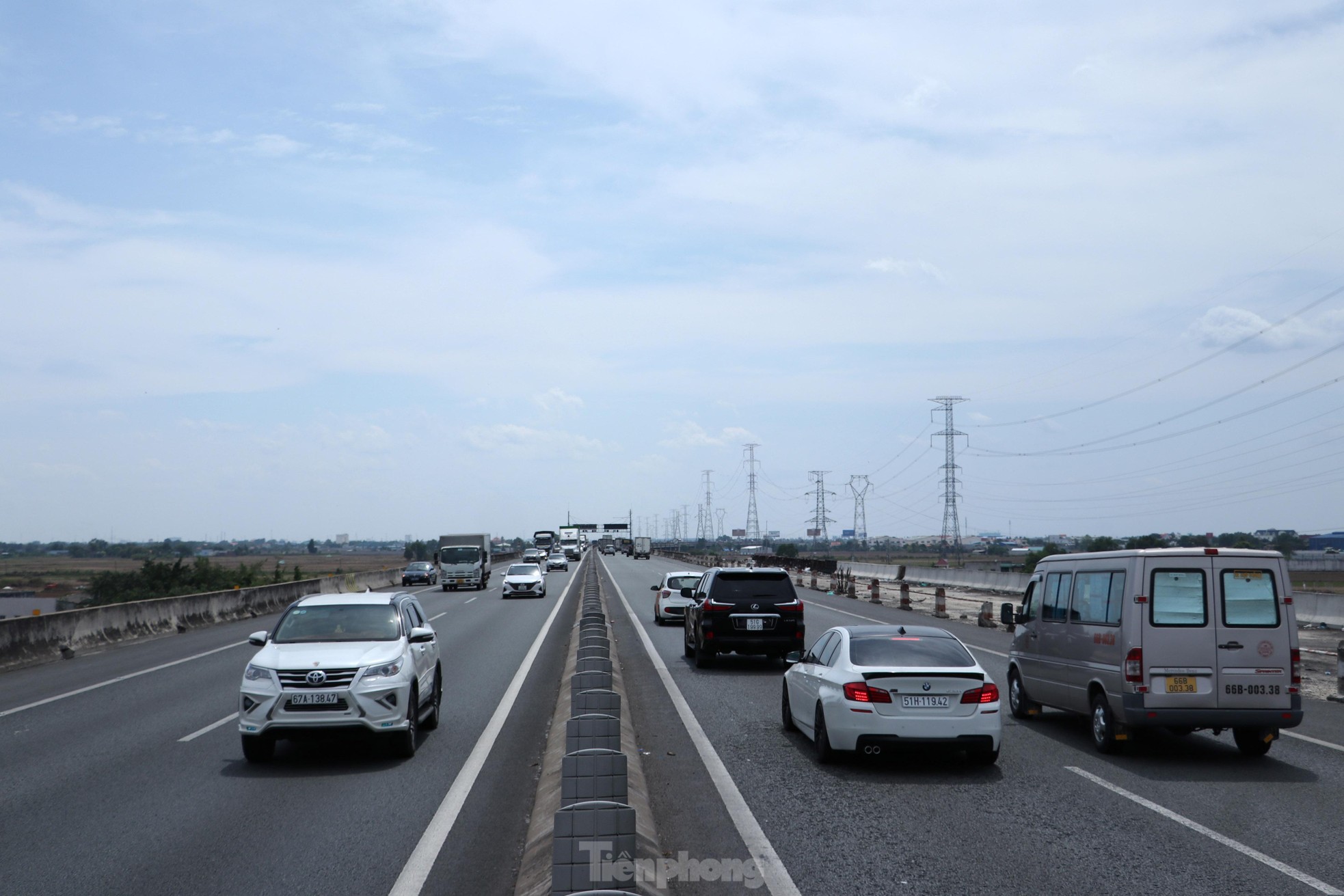 Cận cảnh tuyến cao tốc TPHCM - Trung Lương xuống cấp nghiêm trọng sau 3 năm dừng thu phí ảnh 14