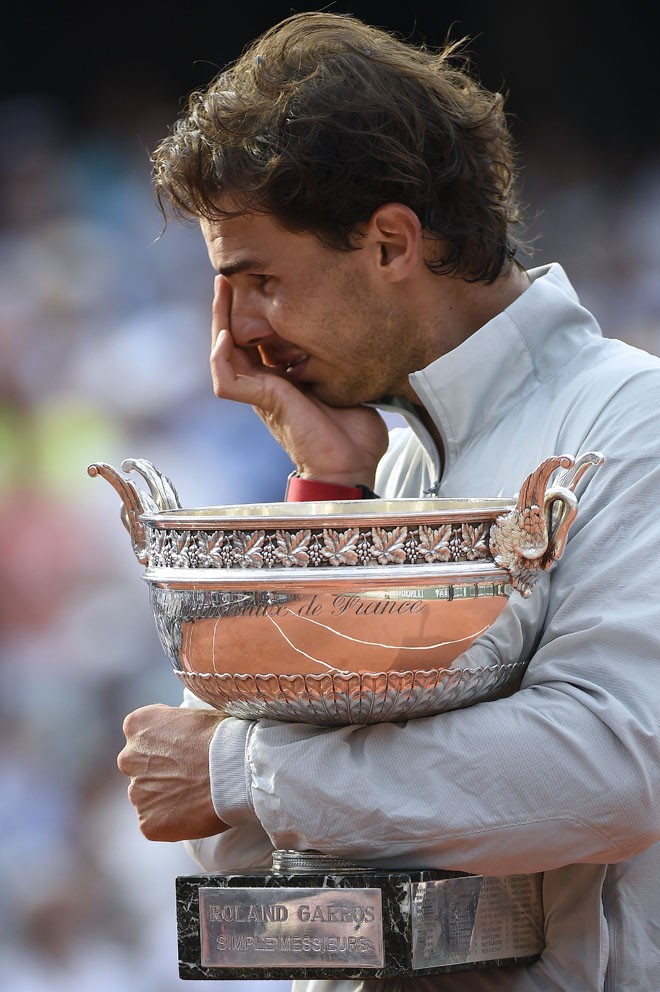 Nadal khóc như mưa trên bục đăng quang ảnh 6
