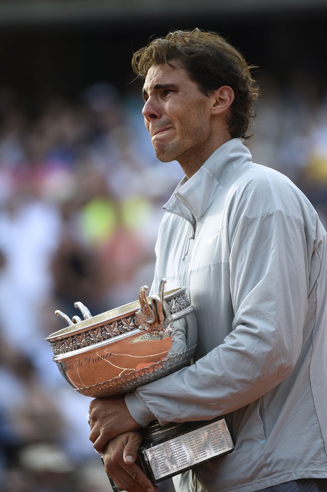 Nadal khóc như mưa trên bục đăng quang ảnh 2