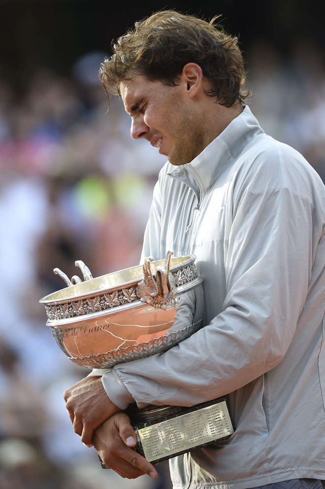 Nadal khóc như mưa trên bục đăng quang ảnh 3