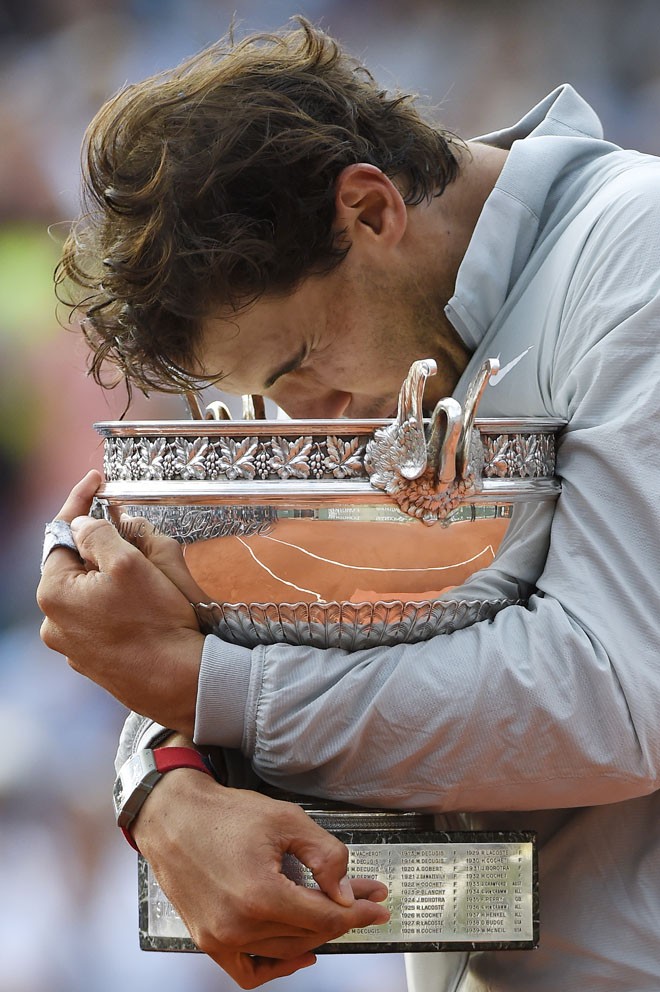 Nadal khóc như mưa trên bục đăng quang ảnh 4