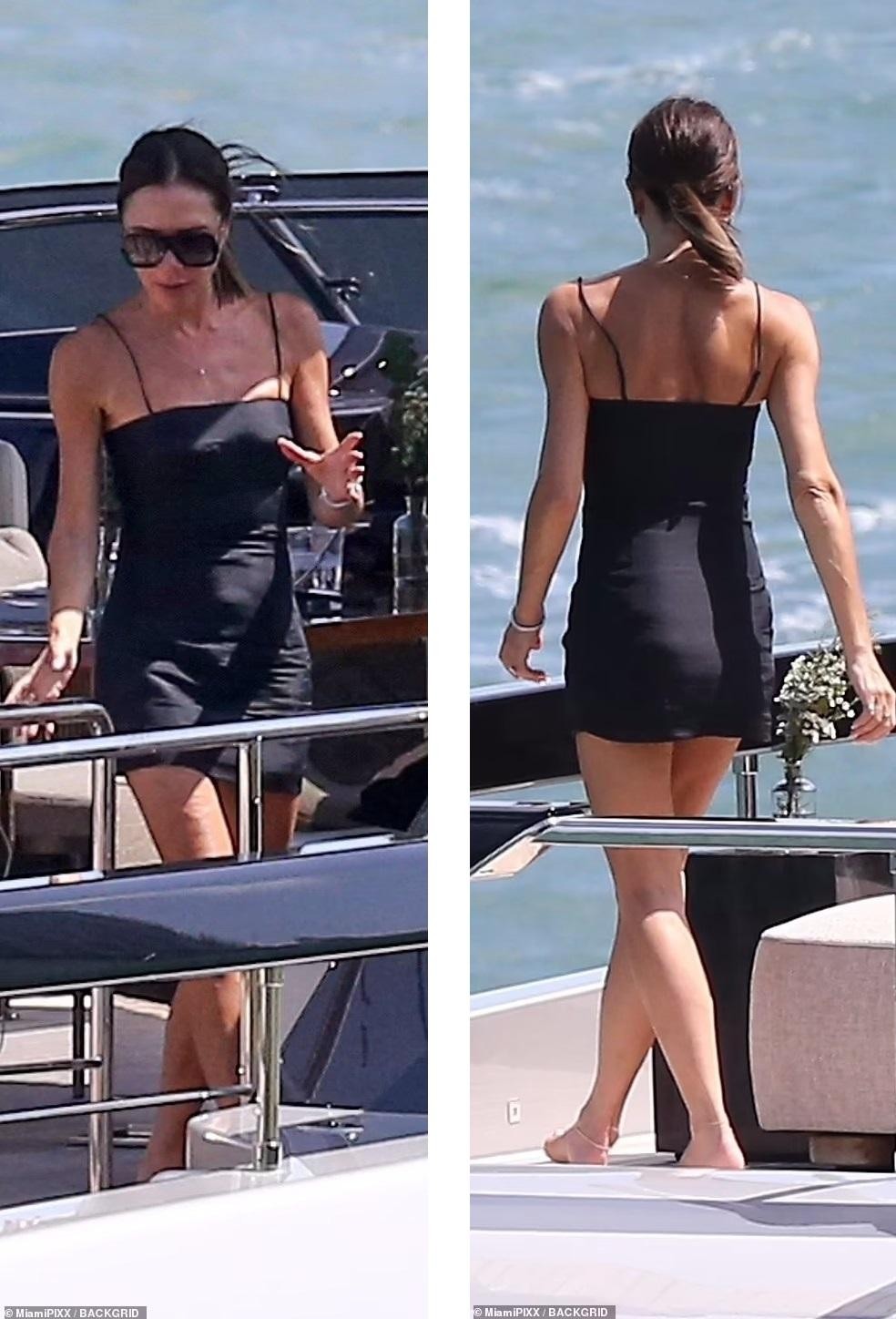 Victoria Beckham diện váy ngắn sexy trên du thuyền ảnh 3