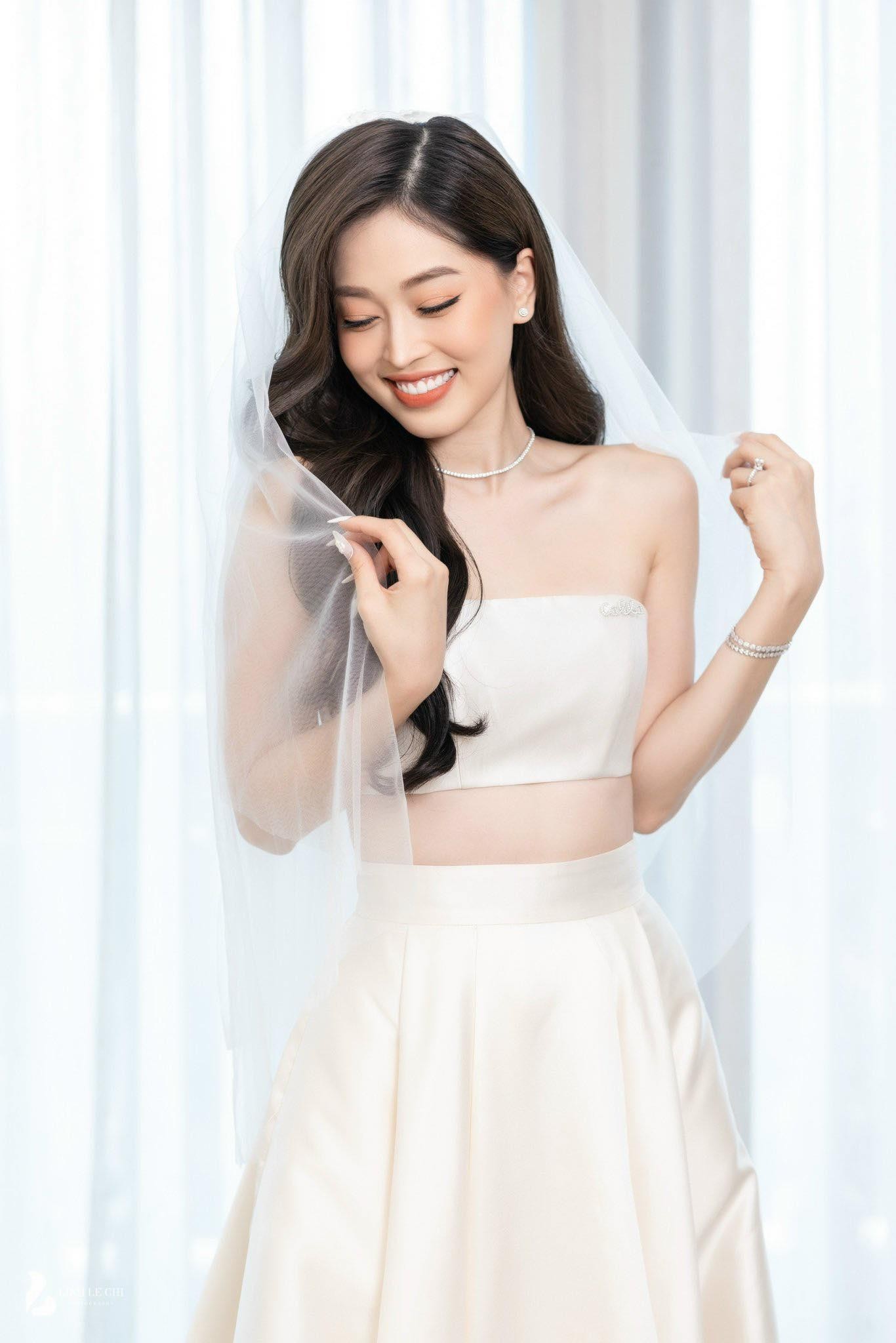 Diện áo cưới crop top, Phương Nga phá vỡ truyền thống ở showbiz Việt ảnh 3