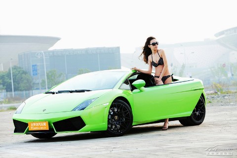 Bikini xinh đẹp bên xế đua Lamborghini ảnh 11