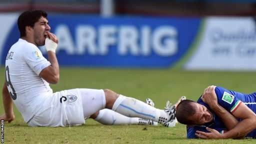 Ngựa quen đường cũ, Suarez lại thành 'kẻ ăn thịt người' ảnh 1