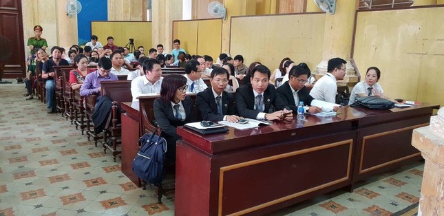 Bắt đầu phiên xử gây thiệt hại 6.000 tỷ đồng: Bà Hứa Thị Phấn vắng tòa ảnh 1