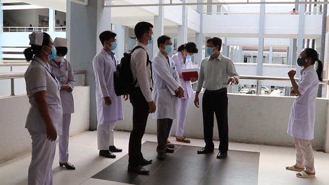 Hơn 1.700 người phải cách ly: Giám sát chặt nhập cảnh qua cửa khẩu Mộc Bài ảnh 3