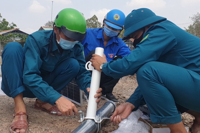 Thanh niên Tây Ninh thắp sáng 23 km đường tuần tra biên giới ảnh 3