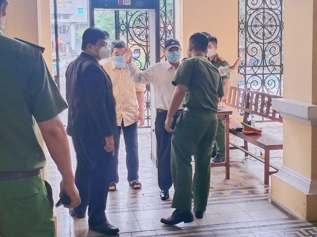 Tòa án đang xét xử cựu phó Chủ tịch Nguyễn Thành Tài, nữ đại gia Bạch Diệp và 8 bị cáo ảnh 1