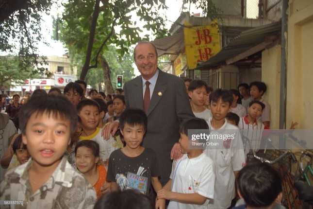 Những khoảnh khắc đáng nhớ của cựu Tổng thống Pháp Jaques Chirac ở Việt Nam ảnh 4