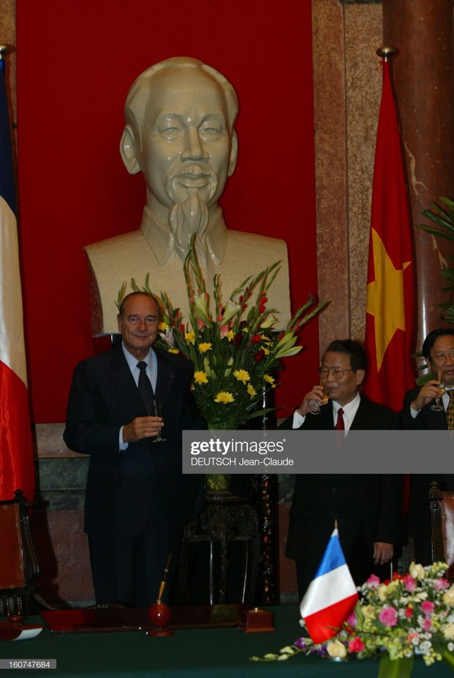 Những khoảnh khắc đáng nhớ của cựu Tổng thống Pháp Jaques Chirac ở Việt Nam ảnh 2
