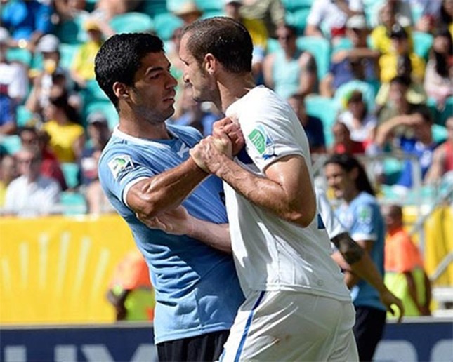 Lộ bằng chứng Luis Suarez muốn cắn Chiellini từ năm 2013? ảnh 2