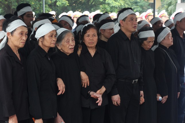 Nghẹn ngào tiễn biệt nhà văn Tô Hoài ảnh 1
