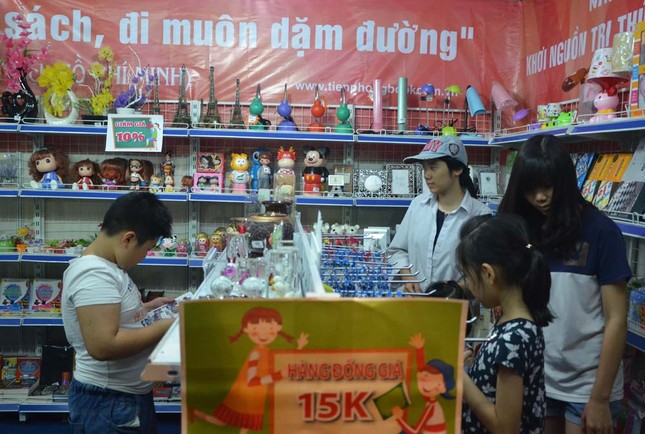 Hàng vạn bản sách được giới thiệu tại Hội sách Hà Nội 2014 ảnh 4