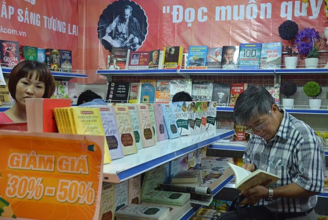 Hàng vạn bản sách được giới thiệu tại Hội sách Hà Nội 2014 ảnh 6