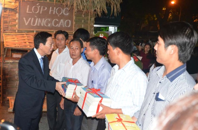 Hàng vạn bản sách được giới thiệu tại Hội sách Hà Nội 2014 ảnh 2
