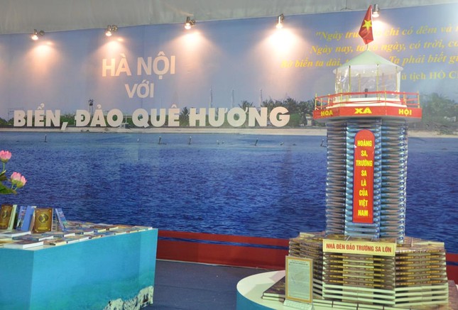 Hàng vạn bản sách được giới thiệu tại Hội sách Hà Nội 2014 ảnh 5