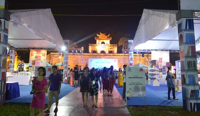 Hàng vạn bản sách được giới thiệu tại Hội sách Hà Nội 2014 ảnh 1