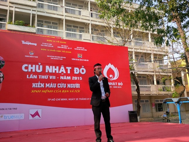 Nghệ sĩ TP. HCM hết mình với Chủ Nhật Đỏ ảnh 8