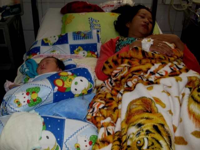 Giây phút nghẹt thở giành lại cháu bé trong tay kẻ ngáo đá ảnh 2
