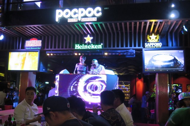Đột kích Beer Club lớn nhất Sài Gòn ảnh 2