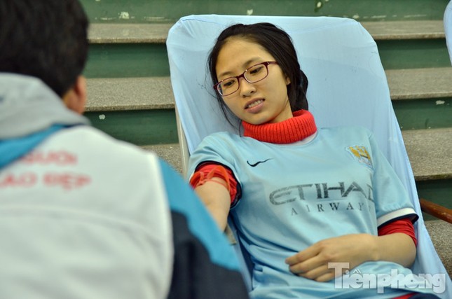Chủ Nhật Đỏ 2016: Hàng trăm sinh viên tiếp tục hiến máu ảnh 12