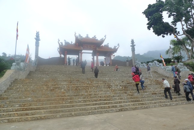 Lạng Sơn: Nô nức đi lễ chùa, xin lộc đầu Xuân ảnh 3