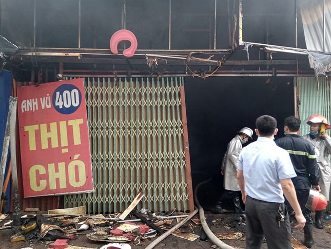 Cháy lớn tại quán thịt chó ven Hồ Tây ảnh 1