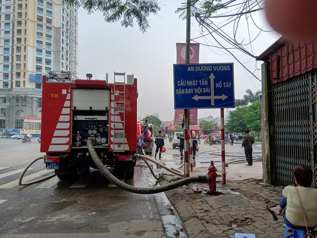 Cháy lớn tại quán thịt chó ven Hồ Tây ảnh 5