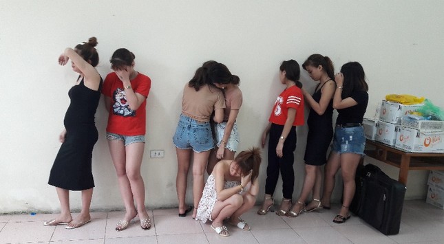 Hàng chục 'kiều nữ’ dương tính ma túy, bay lắc điên cuồng trong quán karaoke ảnh 3