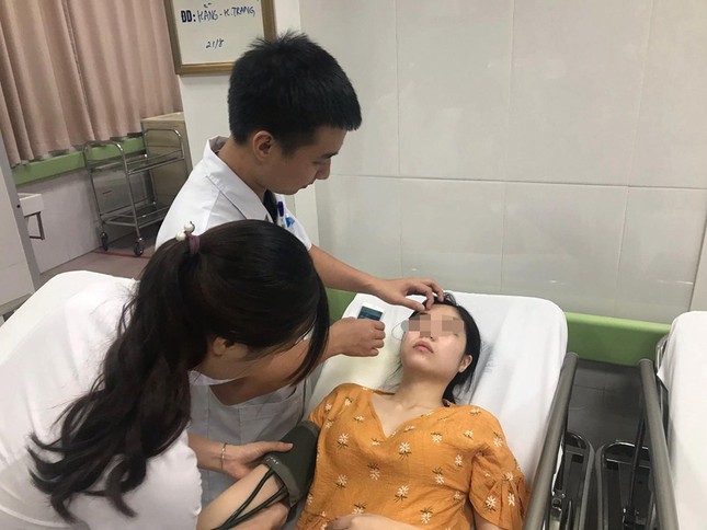 Phẫn nộ clip chồng đánh vợ dã man trước mặt các con ảnh 1