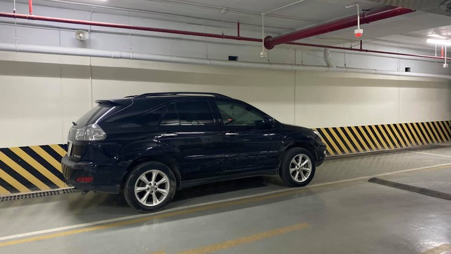 Ô tô Fadil và xe Lexus rượt đuổi, chèn nhau như phim hành động trên đường phố Hà Nội ảnh 1