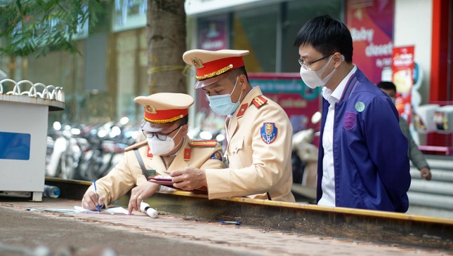 Hà Nội: Xử phạt hàng loạt ‘ma men’ trong ngày đầu ra quân xử lý vi phạm dịp Tết ảnh 12