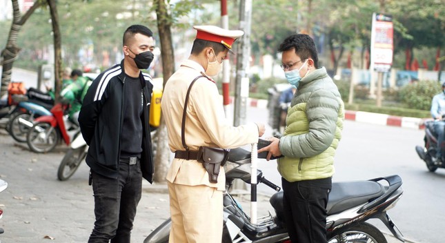 Hà Nội: Xử phạt hàng loạt ‘ma men’ trong ngày đầu ra quân xử lý vi phạm dịp Tết ảnh 7