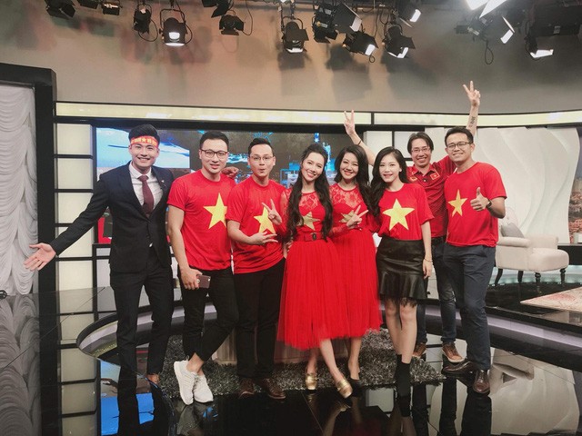 Các MC của VTV, người sang Trung Quốc, kẻ làm thơ cổ vũ U23 Việt Nam ảnh 6