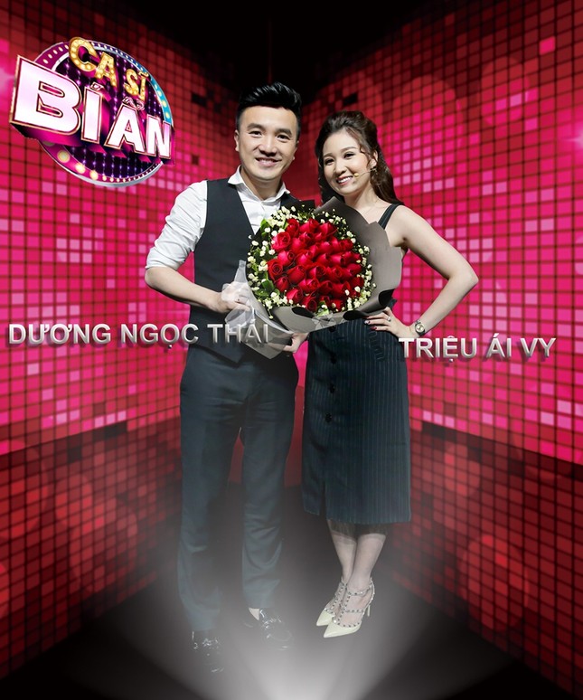 Dương Ngọc Thái lần đầu công khai vợ tại 'Ca sĩ bí ẩn' ảnh 1