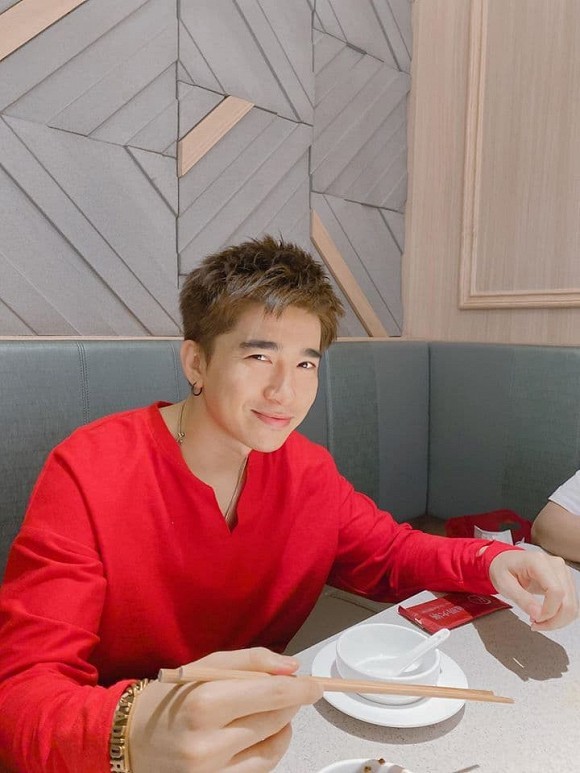 Showbiz 22/5: Hồ Quang Hiếu chăm "thả thính" hậu chia tay Bảo Anh, Hương Giang tậu xế mới? ảnh 15
