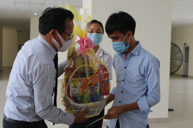 ĐHQG TP. HCM chăm lo cho sinh viên không về quê đón Tết ảnh 1