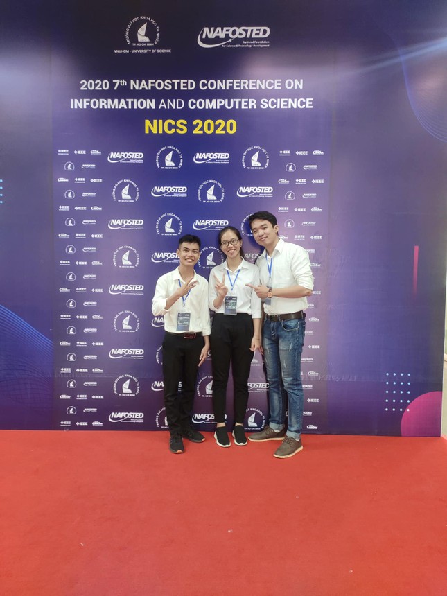 Linh “cận” và hành trình từ học sinh chuyên Lý đến sinh viên tài năng CNTT ảnh 2