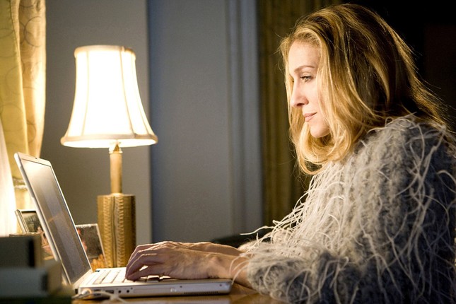 Xem lại "Sex & The City", sạc đầy cảm hứng #work_from_home từ Carrie Bradshaw ảnh 5
