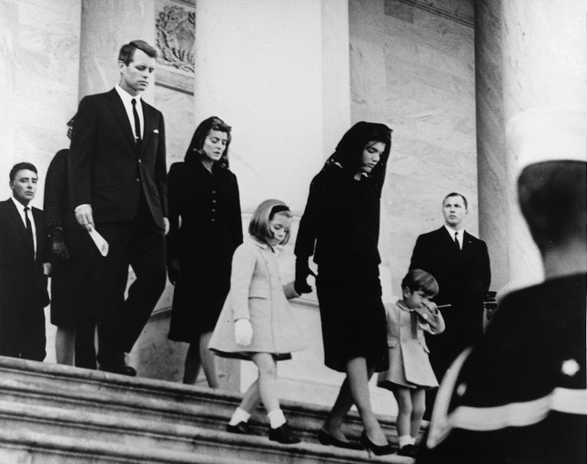 Jackie Kennedy - Biểu tượng thời trang nước Mỹ nhưng không ngại mặc hàng nhái ảnh 8