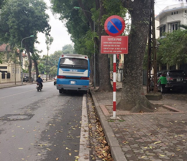 Ngán ngẩm kiểu tham gia giao thông 'phớt lờ' biển cấm ảnh 3