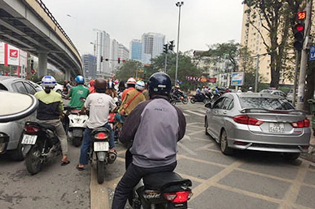 Ngán ngẩm kiểu tham gia giao thông 'phớt lờ' biển cấm ảnh 5