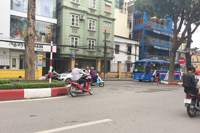 Ngán ngẩm kiểu tham gia giao thông 'phớt lờ' biển cấm ảnh 1