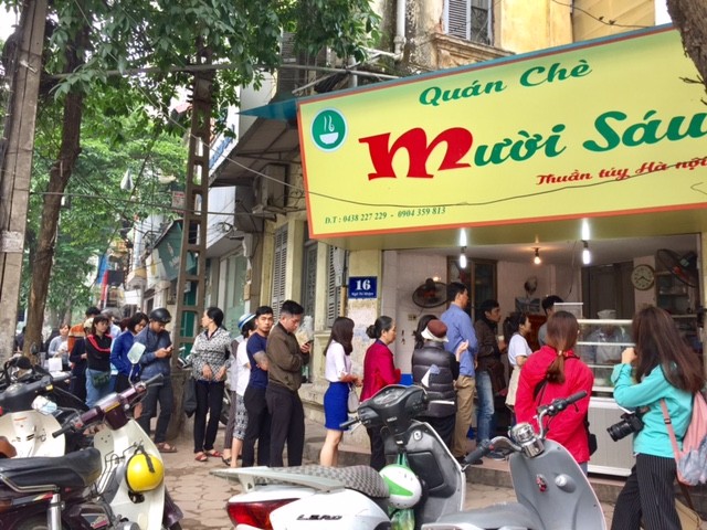 Đường phố Hà Nội ngập tràn không khí Tết Hàn thực ảnh 1